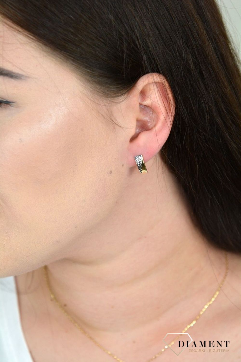 Złote kolczyki z białym grawerowanym złotem KL 5453.jpg